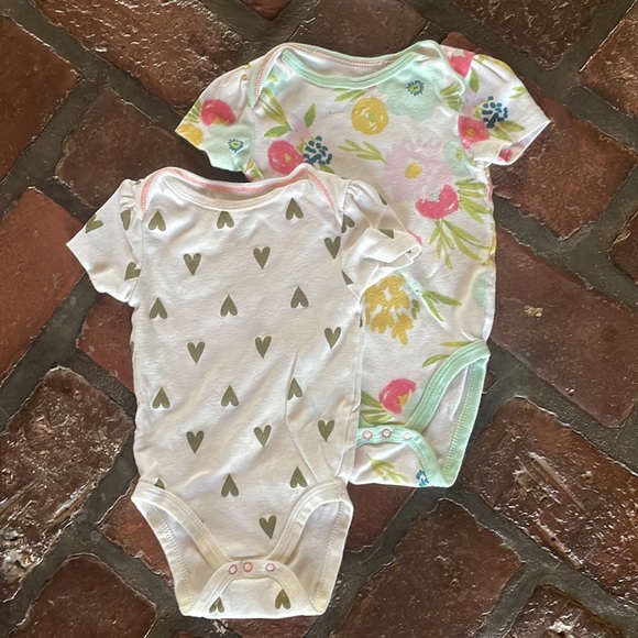 *Bundle* 4 Cloud Island Girl Onesies : 6-9 months - Picture 3 of 4